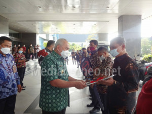 Gubernur Kaltim Serahkan Bantuan Mobil Praktik SMK dan Motor Pengawas Sekolah