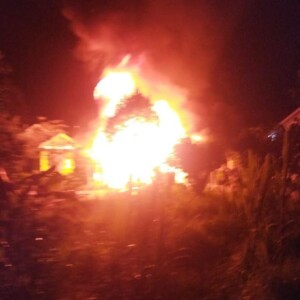 Rumah Warga di Loa Janan Ulu Terbakar Dinihari, Malamnya Damkar Samarinda Kena “Prank”