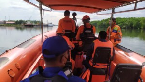 Patah Kemudi, Kapal Nelayan Dievakuasi ke Pulau Sabangkatan