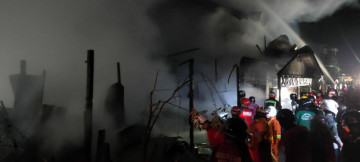 Rabu Dinihari 2 Rumah Warga di Antasari Terbakar