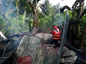 Diduga Korsleting Listrik, Rumah Warga di Rapak Dalam Ludes Terbakar