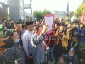 Ribuan Mahasiswa Gruduk DPRD Kaltim, Makmur HAPK Pastikan Dukung Tuntutan