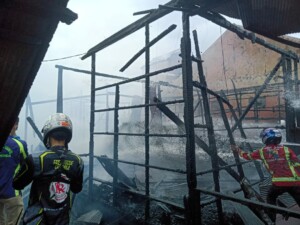 Kebakaran Hebat Landa 2 RT di Lok Bahu, 7 Rumah Terbakar, 2 Luka Ringan
