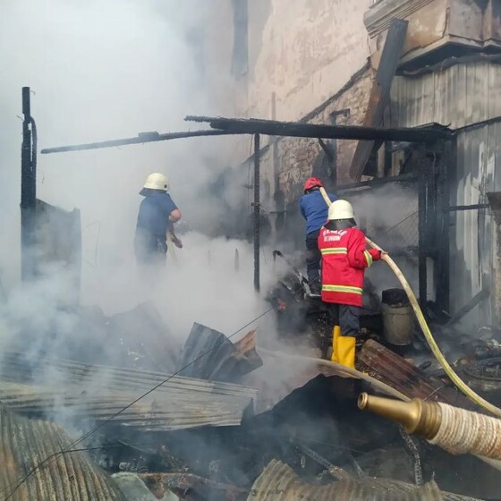 2 Warung dan Rumah Kos-kosan di Jalan Wolter Monginsidi Terbakar