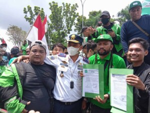 Tuntut Kesejahteraan, Ribuan Ojol Demo di Depan Kantor Gubernur