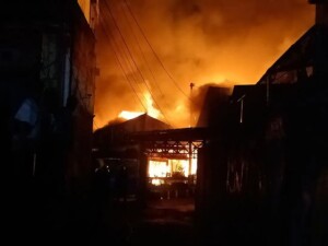 “Jago Merah Mengamuk” di Jalan Biawan, 9 Rumah Terbakar