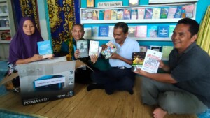 Peringati HUT Kutim ke-23, DPK Kaltim Hadiahkan Ribuan Buku dan Bantu Pembangunan Perpustakaan di Kecamatan dan Desa