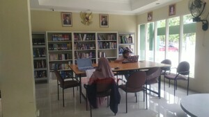 Selamatkan Koleksi Buku “Tua”, Perpustakaan Untag Lakukan Alih Media Digital