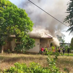 Diduga Korsleting Listrik, Rumah Sekaligus Sarang Walet Warga di Sindang Sari Terbakar