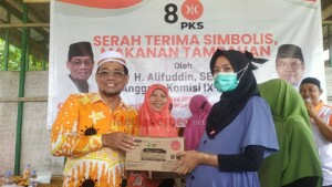 Sambangi Posyandu, Anggota Komisi IX DPR RI Ini Bagikan Makanan Tambahan Ibu Hamil dan Menyusui