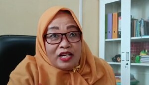 Buku Rusak Kembali Bagus di Tangan Seksi Pengolahan dan Perawatan Pustaka DPK Kaltim