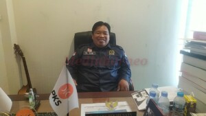 Perpustakaan Sepi, Sani : Membaca Lewat Gadget