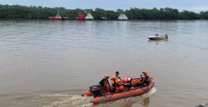 ABK Lompat ke Sungai Mahakam Setelah Minta Maaf Pada Seluruh Crew Kapal