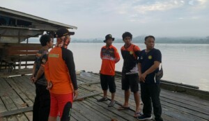 Balita di Loa Janan Ilir Jatuh dan Tenggelam di Sungai
