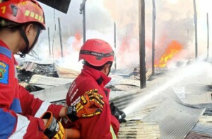 Gudang Plastik di Sempaja Utara Ludes Terbakar