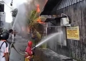 Bangsalan Puluhan Pintu di Jalan Gelatik Terbakar
