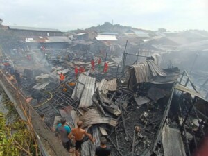 Kebakaran Hebat Landa Pemukiman Padat Penduduk di Jalan Ulin