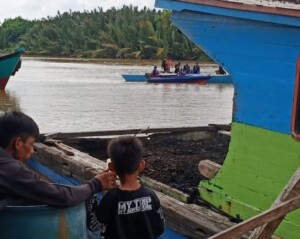 Mancing, ABK Kapal Arfa 01 Tenggelam di Sungai Mahakam