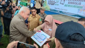 3 Perangkat Buncu Baca Etam Diserahkan Gubernur Kaltim pada Pemkab Kukar