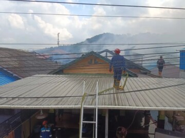 Kebakaran Landa Rumah Penduduk di Jalan Pelita, Sambutan