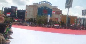 Ribuan Warga Peringati Detik-detik Hari Kemerdekaan di Perempatan Lembuswana