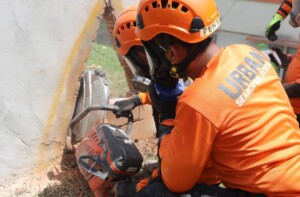 Tingkatkan Profesionalisme Tangani Bencana Gempa Bumi, Basarnas Kaltim Gelar Latihan Evakuasi di Reruntuhan