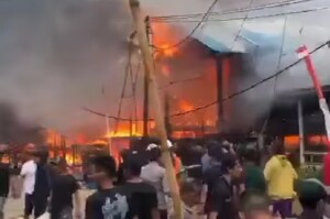 Kebakaran Hebat Hanguskan Belasan Rumah, 6 Motor dan 1 Mobil di Muara Kaman Ulu