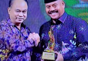 Inovasi DiSAPA Antar Kukar Raih Penghargaan Daerah Peduli Keterbukaan Informasi Publik