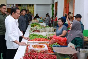 Kunjungi Pasar Merdeka Samarinda, Presiden Joko Widodo : Harga-harga Terkendali