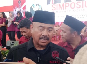 Pemkab Kukar Serahkan Bantuan dan Bangunan Bedah Rumah di Desa Embalut