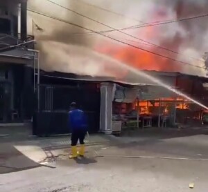 Rumah Warga di Loa Bakung Diamuk Api