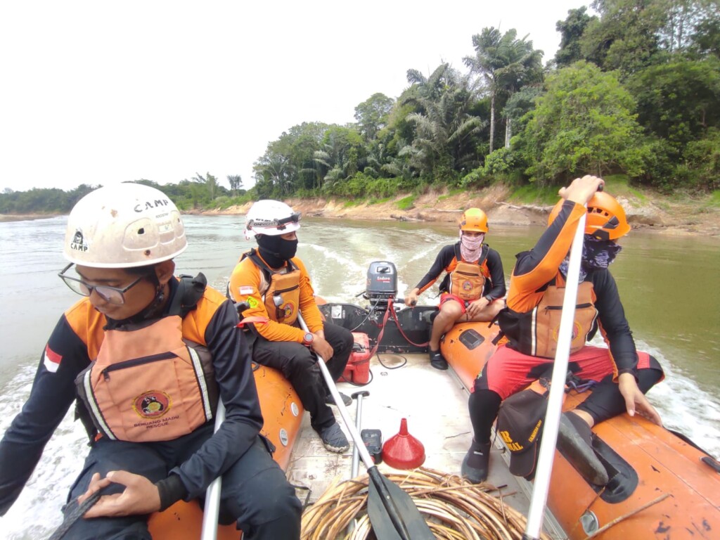 Santri Ponpes Al Khaerat Tenggelam di Sungai Telen, Satu Meninggal, Satu Hilang