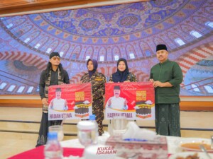 Kisah Haru Pemenang Umrah di Buka Puasa Bersama Bupati Edi Damansyah dan Gus Miftah