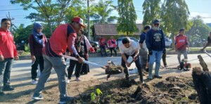 Gotong Royong Jalan Bukit Raya dalam Rangka BBGRM