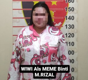 Tak Terima Terserempet, Wanita Ini Bogem Pengendara Motor