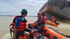 Tim SAR Temukan Mayat Laki-laki Mengambang di Sungai Lais