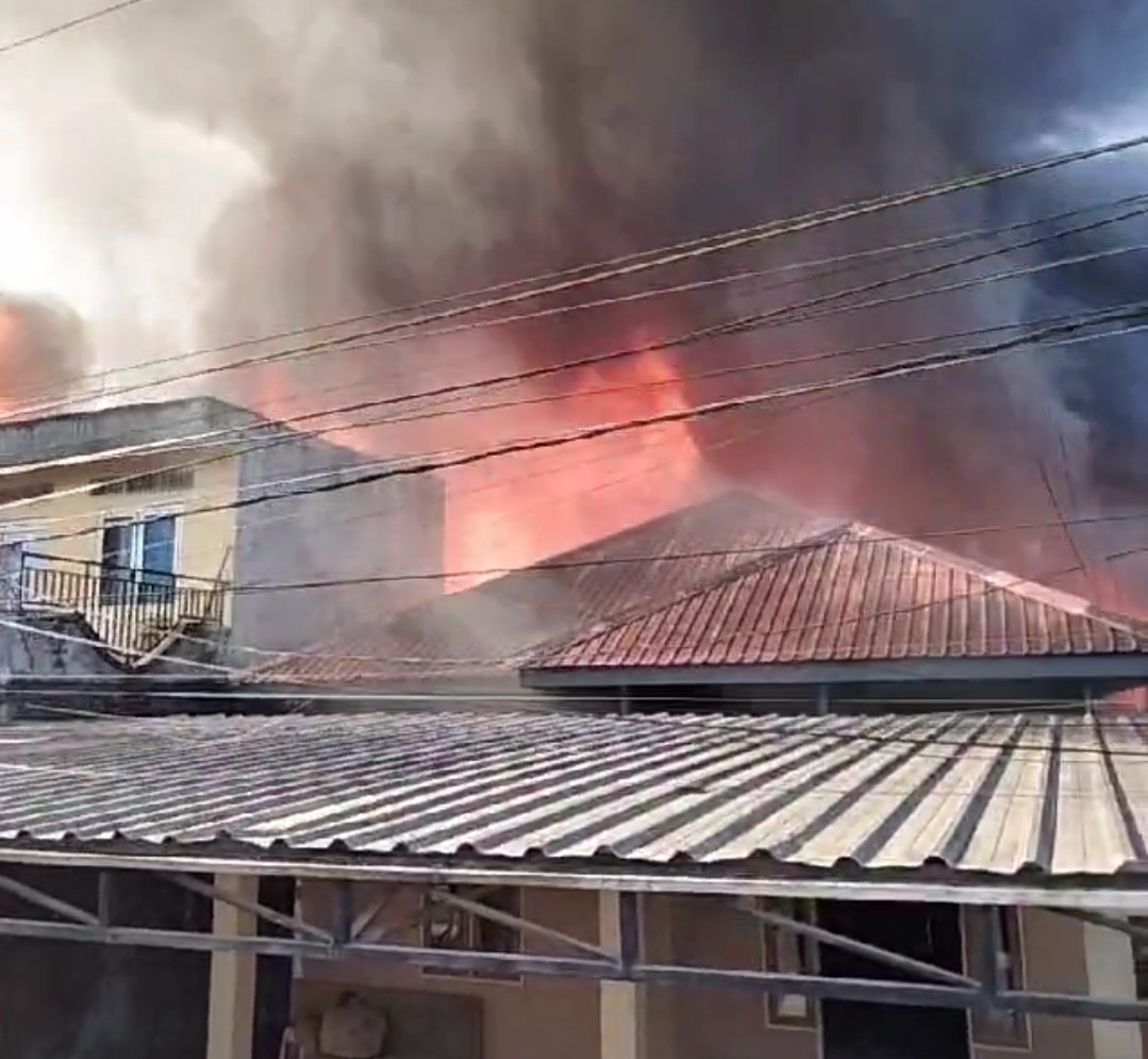 Kebakaran di Lok Bahu, Samarinda Hanguskan 13 Rumah