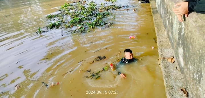 Pemuda Tenggelam di Sungai Karang Mumus, Tim SAR Kerahkan Pencarian