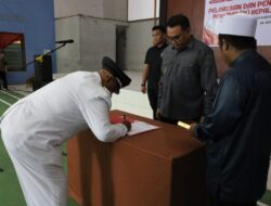 Bupati Kukar Lantik Pj Kades Sebuntal, Tegaskan Pentingnya Sinergi dalam Pembangunan Desa