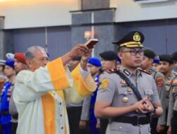 Dua Perwira Polresta Samarinda Terima Kenaikan Pangkat Pengabdian