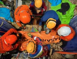 Truk Terguling di KM Dharma Kartika IX, Satu Penumpang Tewas Terjepit